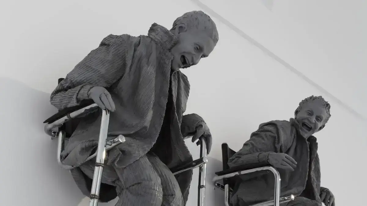 Casi 25 Años Sin Juan Muñoz: Reflexionando sobre el Legado del Escultor