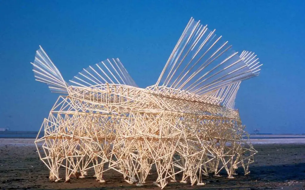 Theo Jansen, creador de las famosas Strandbeests